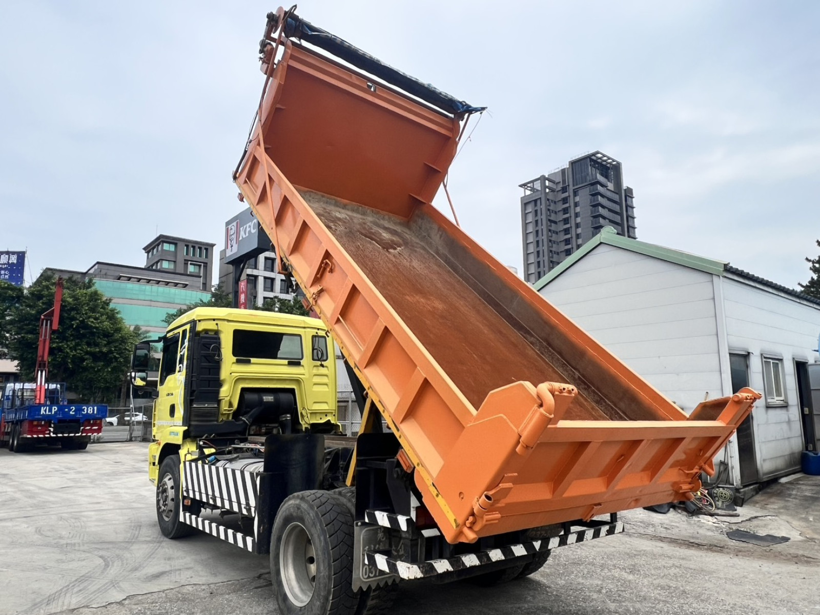 砂石傾卸車
